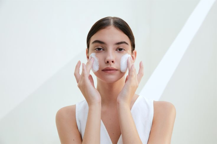خرید و بررسی فوم ژلی روشن کننده سنتلا SKIN1004 Tone Brightening 125ml | لوکس بیوتی